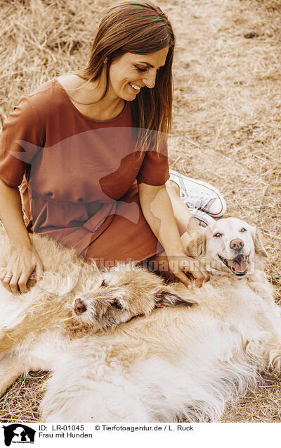 Frau mit Hunden / woman with dogs / LR-01045