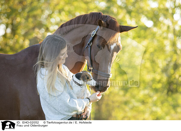 Frau und Oldenburger / woman and  Oldenburg Horse / EHO-02052