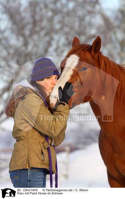 Frau mit Paint Horse im Schnee / woman with Paint Horse in snow / CR-01945
