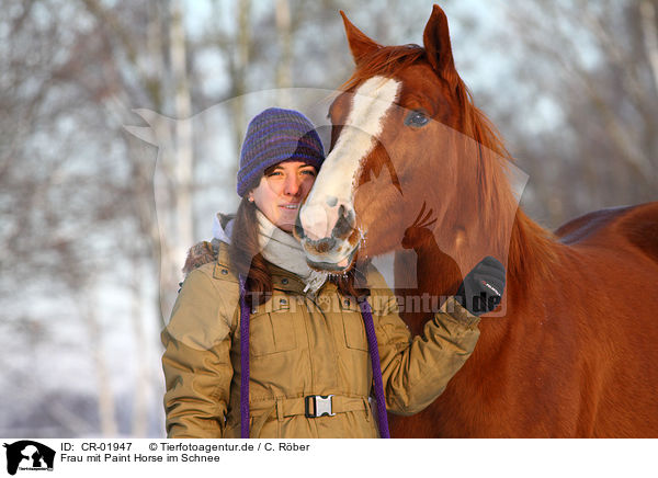 Frau mit Paint Horse im Schnee / woman with Paint Horse in snow / CR-01947
