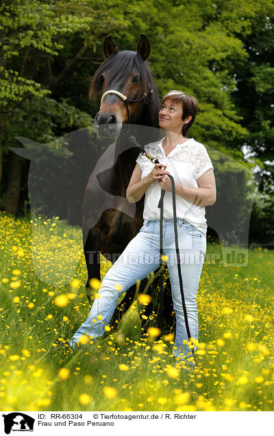 Frau und Paso Peruano / woman and Paso Peruano / RR-66304