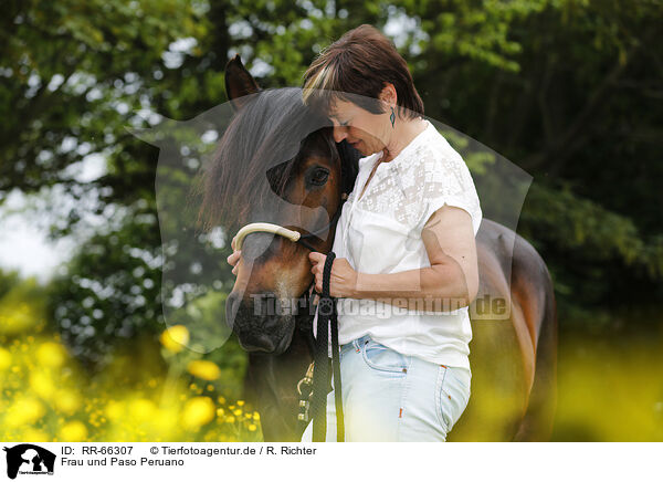 Frau und Paso Peruano / woman and Paso Peruano / RR-66307