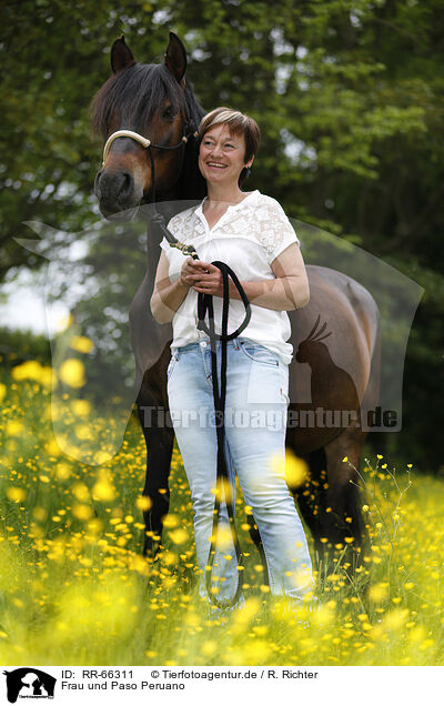 Frau und Paso Peruano / woman and Paso Peruano / RR-66311