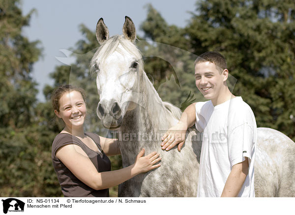 Menschen mit Pferd / NS-01134