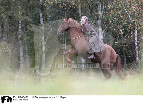 Frau mit Pferd / JM-08473