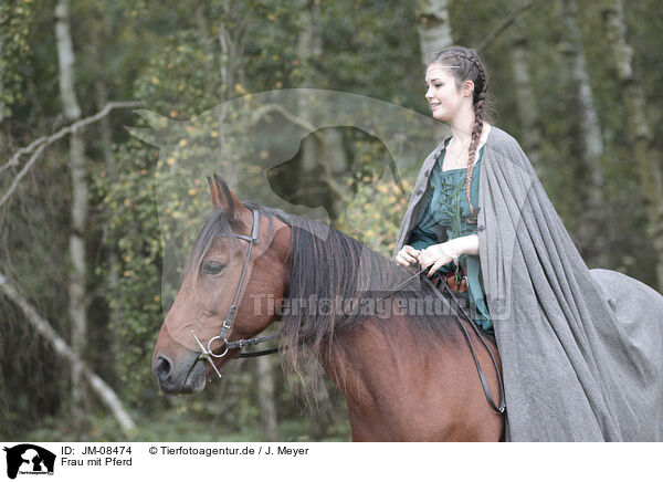 Frau mit Pferd / woman with horse / JM-08474