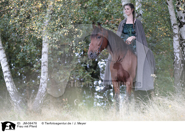 Frau mit Pferd / woman with horse / JM-08476