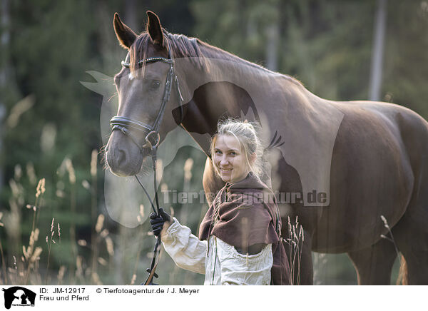 Frau und Pferd / woman and horse / JM-12917