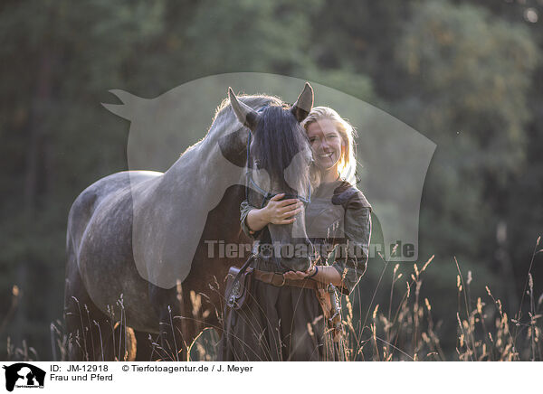 Frau und Pferd / woman and horse / JM-12918