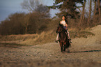 Frau mit Pferd