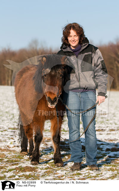Frau mit Pony / NS-02899