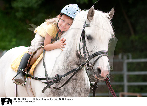 Mdchen mit Pony / girl with pony / NS-03264