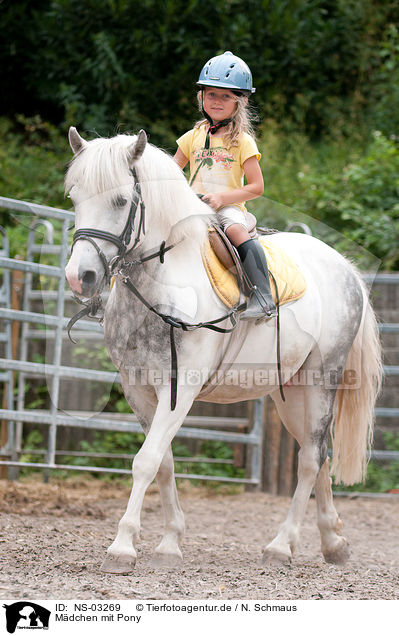 Mdchen mit Pony / girl with pony / NS-03269