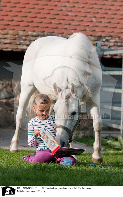 Mdchen und Pony / girl and pony / NS-03663