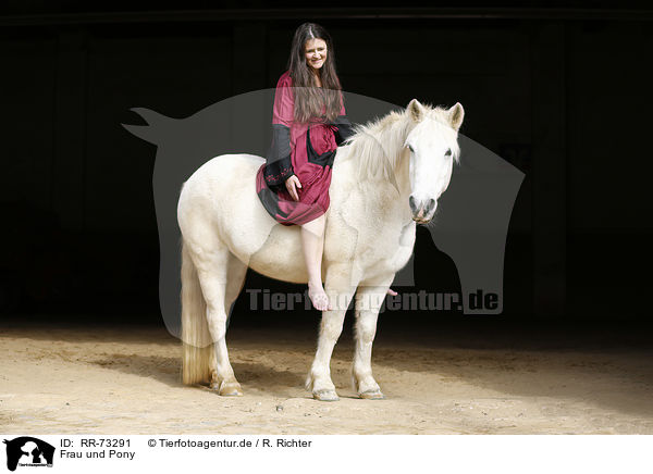 Frau und Pony / woman and Pony / RR-73291