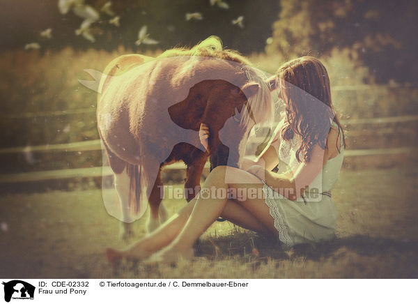 Frau und Pony / woman and Pony / CDE-02332