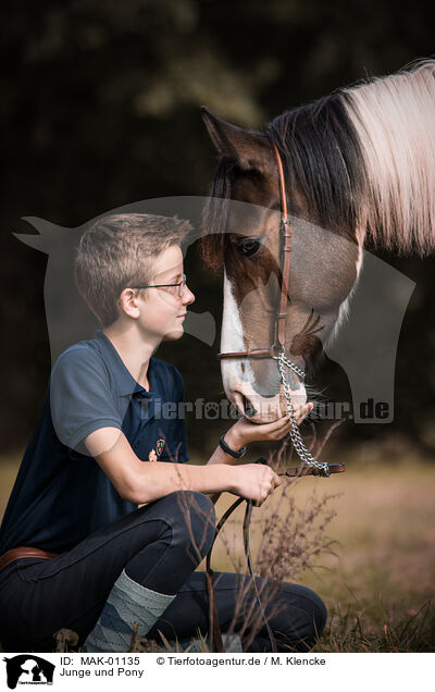 Junge und Pony / boy and pony / MAK-01135