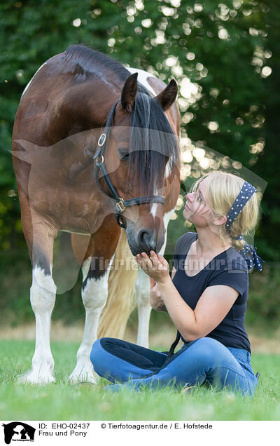 Frau und Pony / woman and Pony / EHO-02437