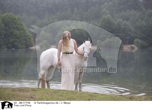 Frau und Pony / JM-17749