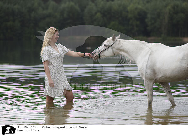 Frau und Pony / woman and pony / JM-17758