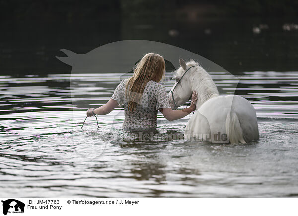 Frau und Pony / woman and pony / JM-17763