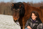 Frau mit Pony