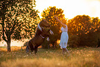 Frau und Shetland Pony