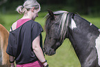 Frau mit Pony