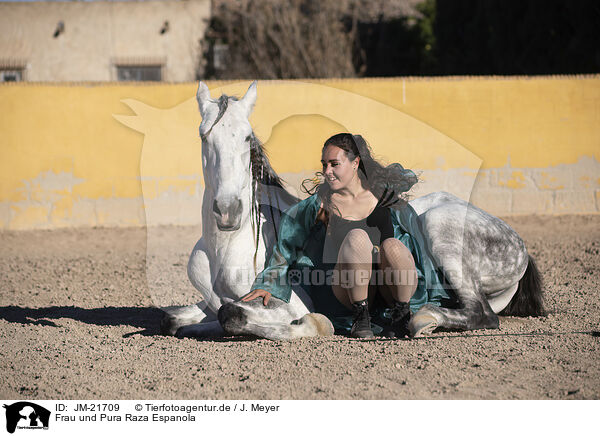 Frau und Pura Raza Espanola / woman and Pura Raza Espanola / JM-21709