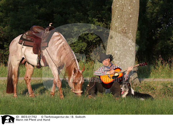 Mann mit Pferd und Hund / BES-01762