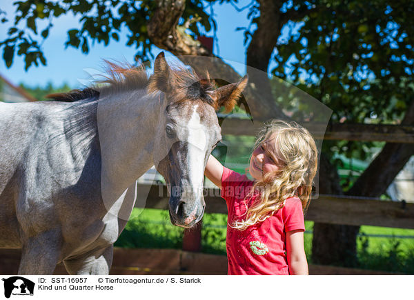Kind und Quarter Horse / child and Quarter Horse / SST-16957