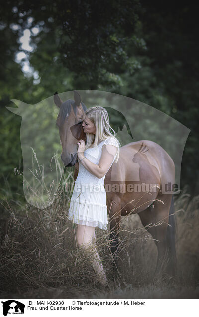 Frau und Quarter Horse / MAH-02930