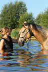 Frau mit Quarter Horse