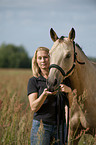 Frau mit Quarter Horse