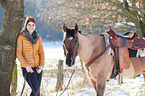 junge Frau mit Quarter Horse