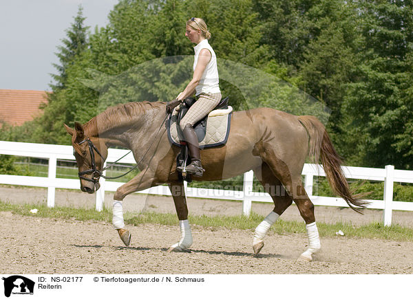 Reiterin / horsewoman / NS-02177