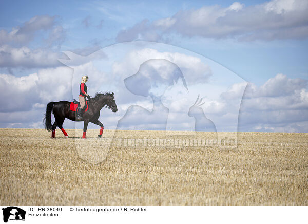 Freizeitreiten / riding woman / RR-38040