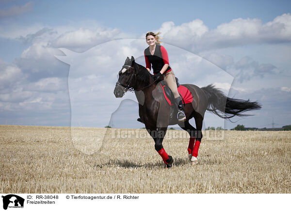 Freizeitreiten / riding woman / RR-38048