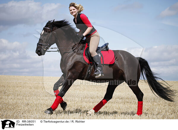 Freizeitreiten / riding woman / RR-38051