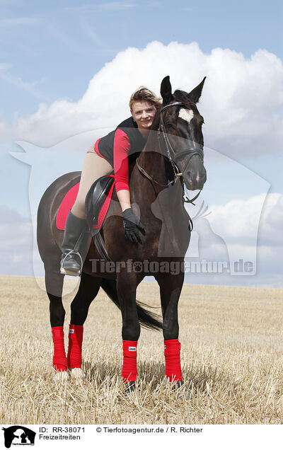 Freizeitreiten / riding woman / RR-38071