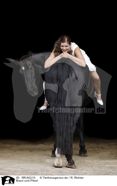 Braut und Pferd / bride and horse / RR-90210