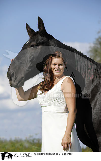 Braut und Pferd / bride and horse / RR-90234