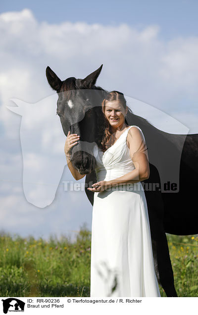 Braut und Pferd / bride and horse / RR-90236