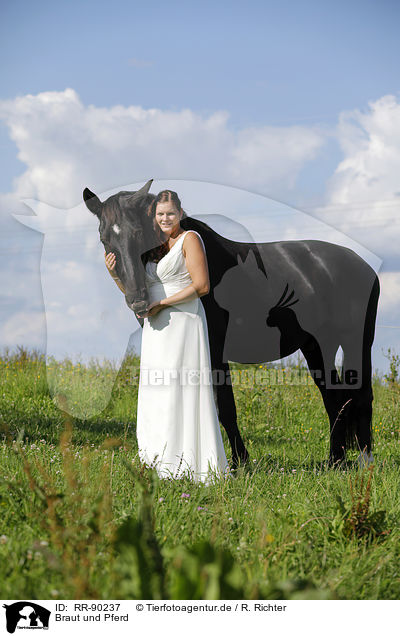 Braut und Pferd / bride and horse / RR-90237