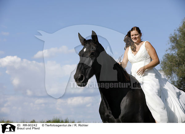 Braut und Pferd / bride and horse / RR-90242