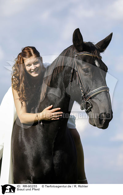 Braut und Pferd / bride and horse / RR-90255