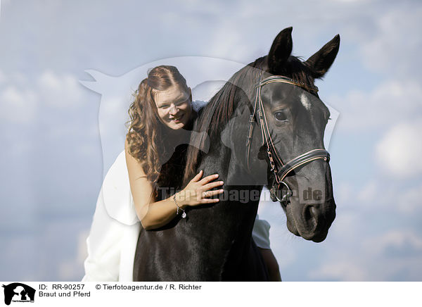 Braut und Pferd / bride and horse / RR-90257