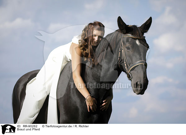 Braut und Pferd / bride and horse / RR-90262