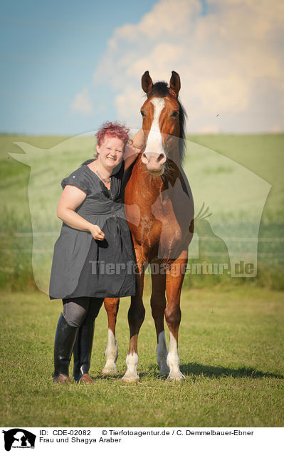 Frau und Shagya Araber / woman and Shagya Arabian Horse / CDE-02082