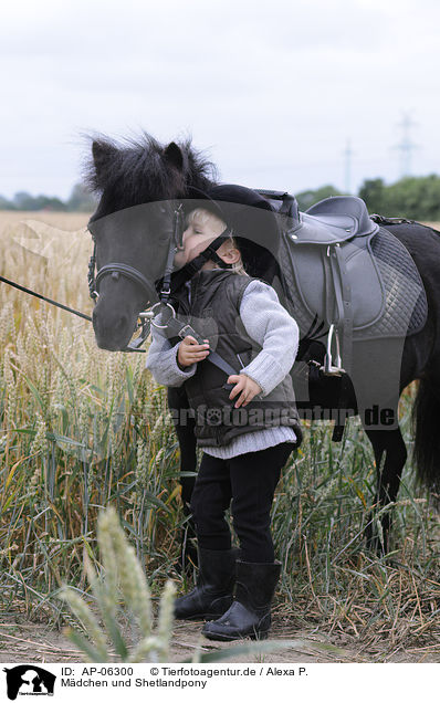 Mdchen und Shetlandpony / girl and Shetlandpony / AP-06300